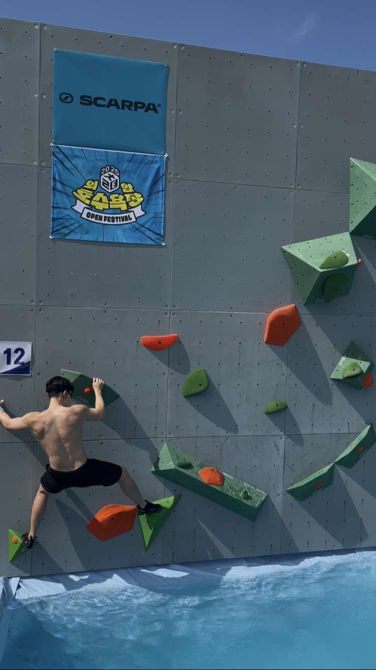 Deep Water Soloing Climbing event in Chuncheon